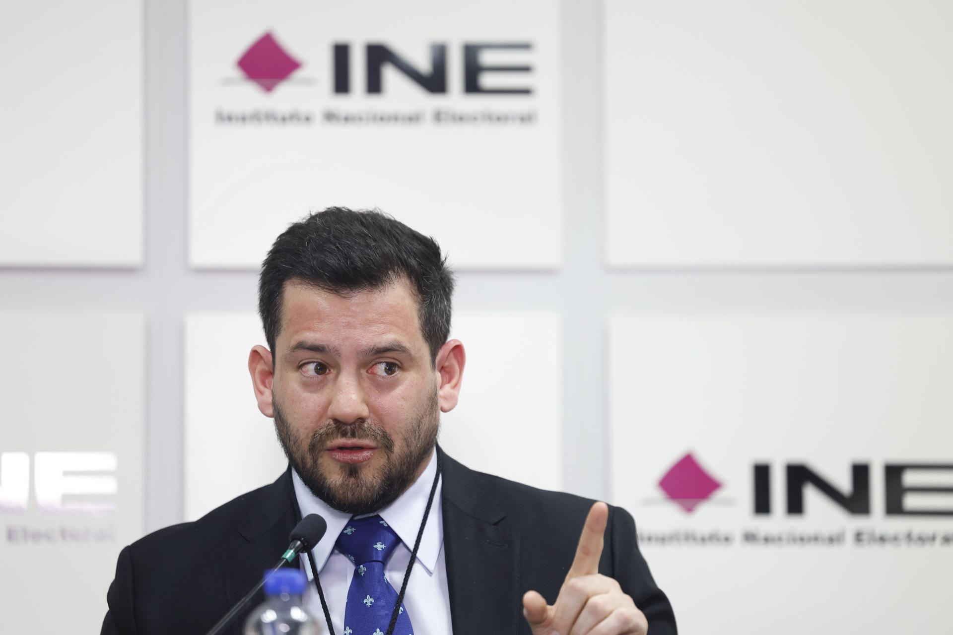 El ministro del Tribunal Superior de Justicia Electoral (TSJE) de Paraguay, César Emilio Rossel, participa en una rueda de prensa este viernes en Ciudad de México (México). EFE/ Sáshenka Gutiérrez