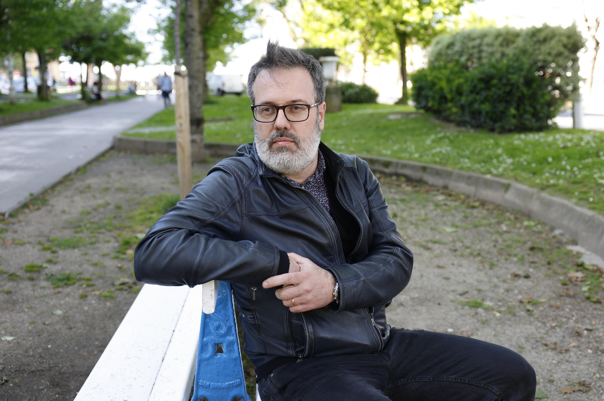 Alain López de Lacalle, hijo del columnista del diario El Mundo al que ETA asesinó hace 25 años, habla en una entrevista con EFE de los recuerdos del atentado, del legado que le dejó un padre curtido en la lucha antifranquista y de la tarea que tiene Euskadi para que lo ocurrido durante décadas de terrorismo no quede en el olvido. EFE/Juan Herrero