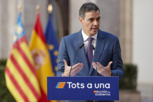 Imagen de archivo del presidente del Gobierno, Pedro Sánchez, durante su comparecencia tras la reunión interministerial sobre la dana del pasado 23 de enero en la sede de la Delegación del Gobierno en València. EFE/Manuel Bruque