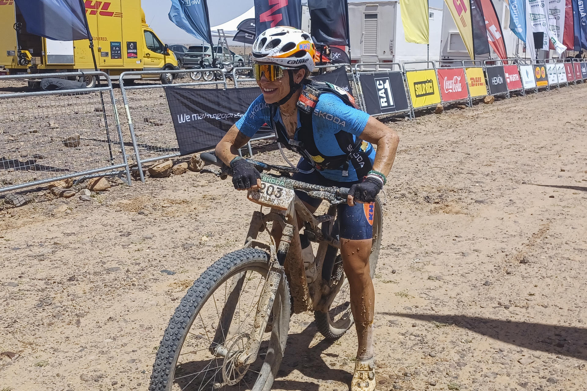 Pilar Fernández logra la segunda victoria consecutiva este miércoles, tras la segunda etapa del Titan Desert Marruecos en Ait Ben Said. En categoría femenina nueva exhibición de la madrileña Pilar Fernández, quien firmó la segunda victoria consecutiva además de reforzar su maillot azul de líder ante su rival directa, la británica Annabel Fisher. EFE/ Carlos De Torres