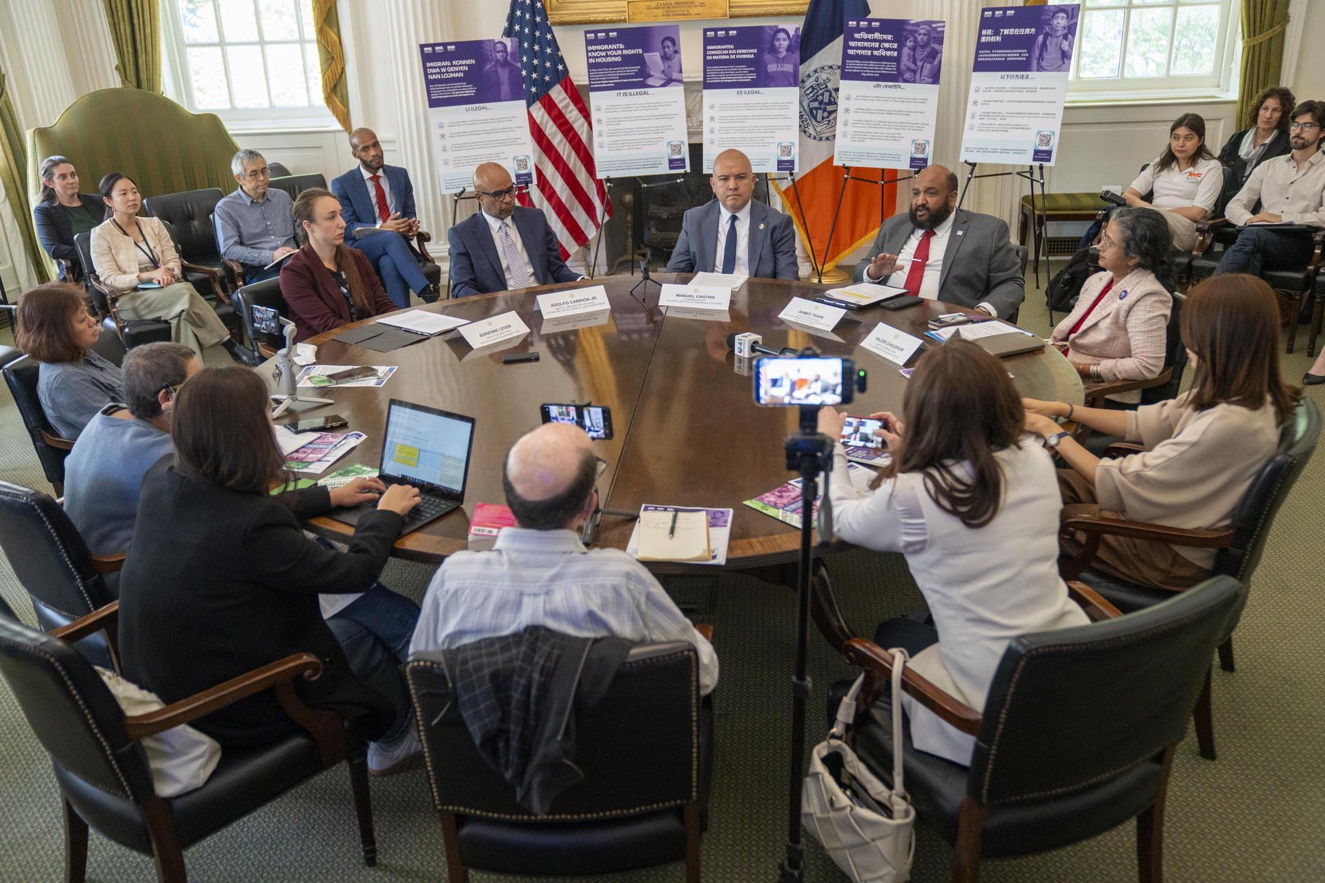 Funcionarios de Nueva York asisten a una reunión este 20 de mayo de 2025, en Nueva York (Estados Unidos). EFE/ Angel Colmenares