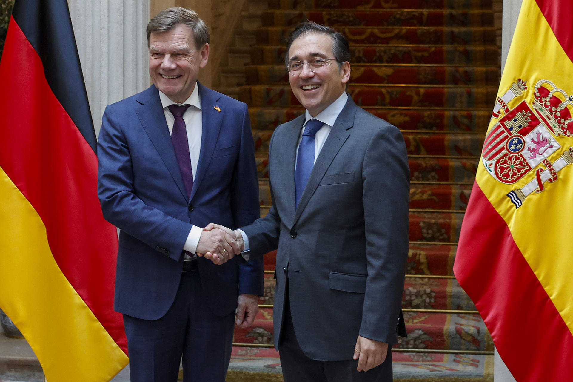 - El ministro de Asuntos Exteriores, Unión Europea y Cooperación, José Manuel Albares (d) y su homólogo alemán, Johann David (i) antes de su encuentro en el Palacio de Viana en Madrid este lunes. EFE/ JP Gandul