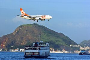 Fotografía de archivo en donde se ve un avión de la aerolínea brasileña Gol. EFE/Marcelo Sayão