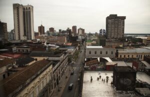 Fotografía de archivo panorámica desde una terraza de un edificio del centro de Asunción (Paraguay). EFE/Santi Carneri