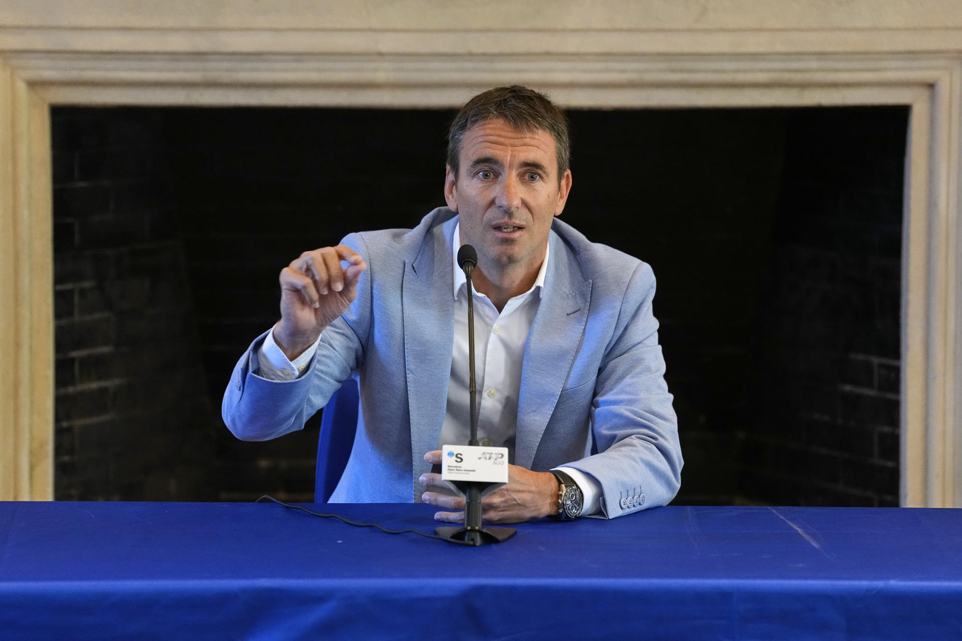 El extenista catalán Tommy Robredo ha sido presentado como nuevo director deportivo del Barcelona Open Banc Sabadell-Trofeo Conde de Godó, torneo de la categoría ATP 500 que se disputa sobre tierra batida en las instalaciones del RTC Barcelona-1899. EFE/Alejandro García