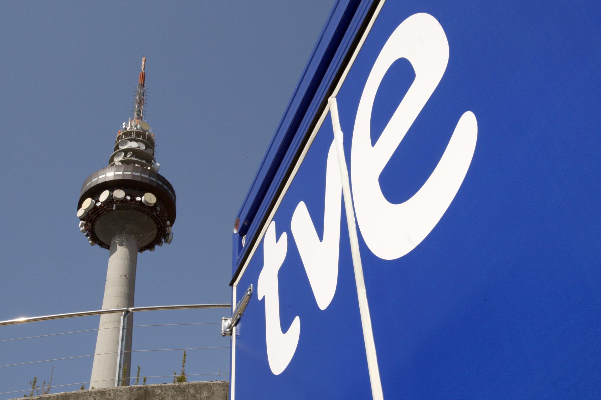 Vista de la torre el "Pirulí", centro de comunicaciones de RTVE, en una imagen de archivo. EFE/Sergio Barrenechea