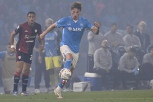 El escocés del Nápoles Scott McTomina este viernes ante el Cagliari en la última jornada de la Serie A. EFE/EPA/CIRO FUSCO