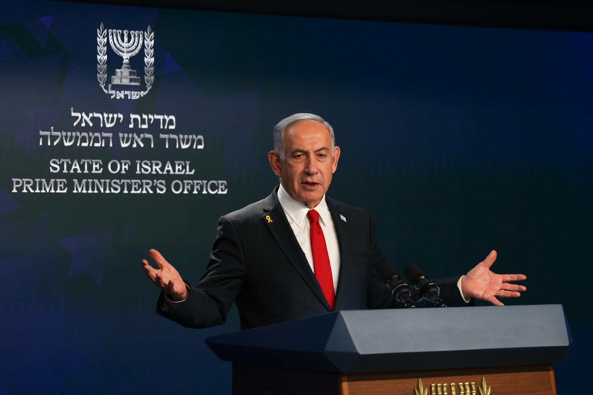 El primer ministro israelí, Benjamin Netanyahu, se dirige a una conferencia de prensa en Jerusalén, 21 de mayo de 2025. (Jerusalén) EFE/EPA/RONEN ZVULUN / POOL