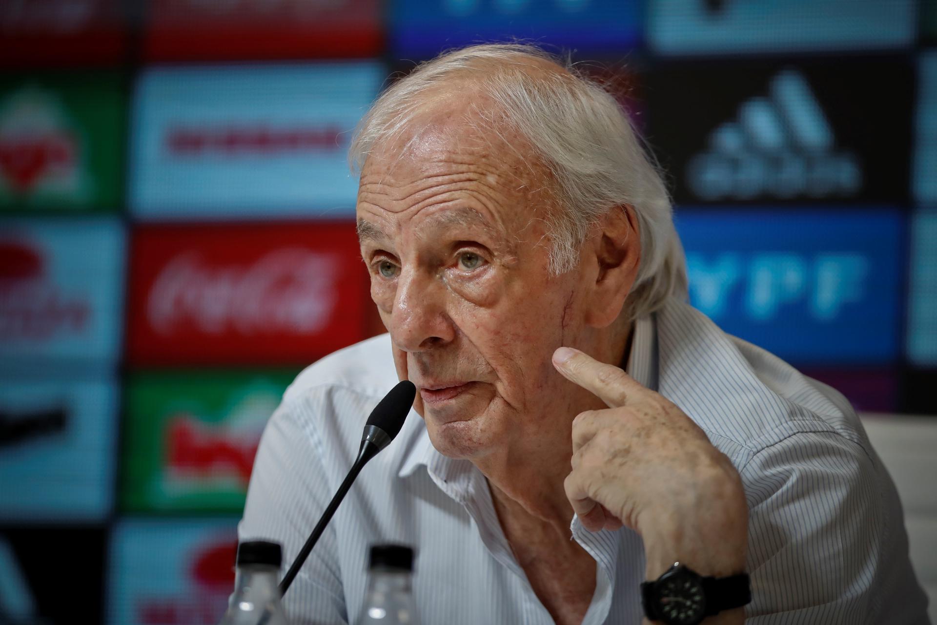 Fotografía de archivo del 25/01/2019 de Cesar Luis Menotti. EFE/Juan Ignacio Roncoroni