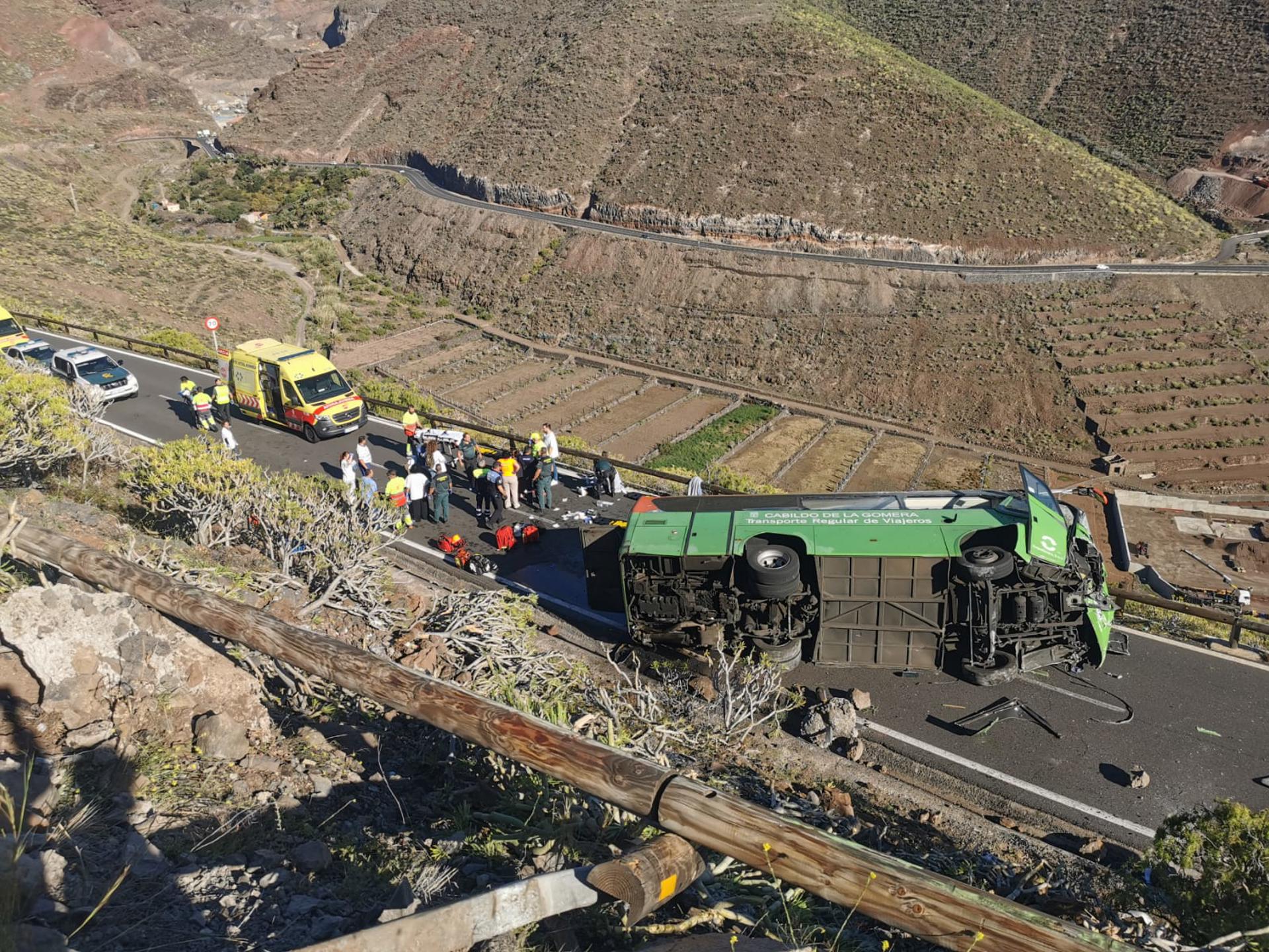 Imagen del autobús tras el accidente. EFE/112 Canarias