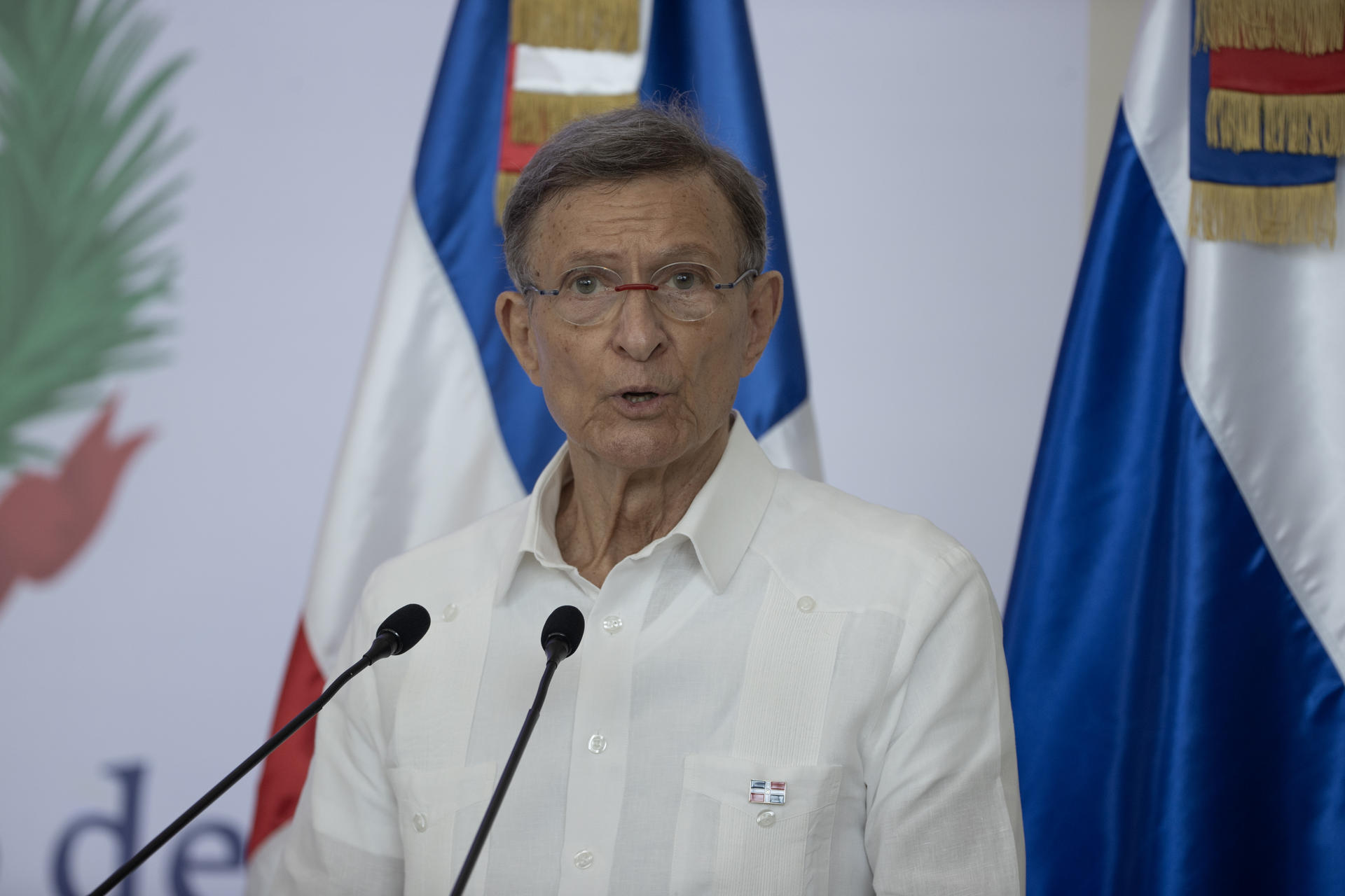 El ministro de Relaciones Exteriores de República Dominicana, Roberto Álvarez, habla durante una rueda de prensa este miércoles, en la sede de la Cancillería en Santo Domingo (República Dominicana). EFE/ Orlando Barría