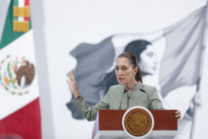 La presidenta de México, Claudia Sheinbaum, participa durante una rueda de prensa este miércoles en Palacio Nacional en Ciudad de México (México). EFE/ Isaac Esquivel