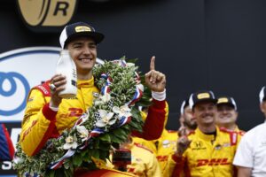 Fotografía cedida por IndyCar del piloto español Álex Palou en el podio de la 109 edición de las 500 Millas de Indianápolis. EFE/Chris Jones/IndyCar