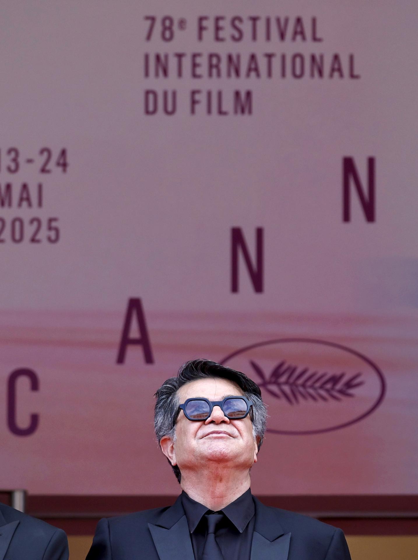 El director Jafar Panahi asiste al estreno de 'Un simple accident' durante el 78º Festival de Cine de Cannes, en Cannes, Francia, 20 de mayo de 2025. El festival de cine se celebra del 13 al 24 de mayo de 2025. (Cine, Francia) EFE/EPA/GUILLAUME HORCAJUELO
```