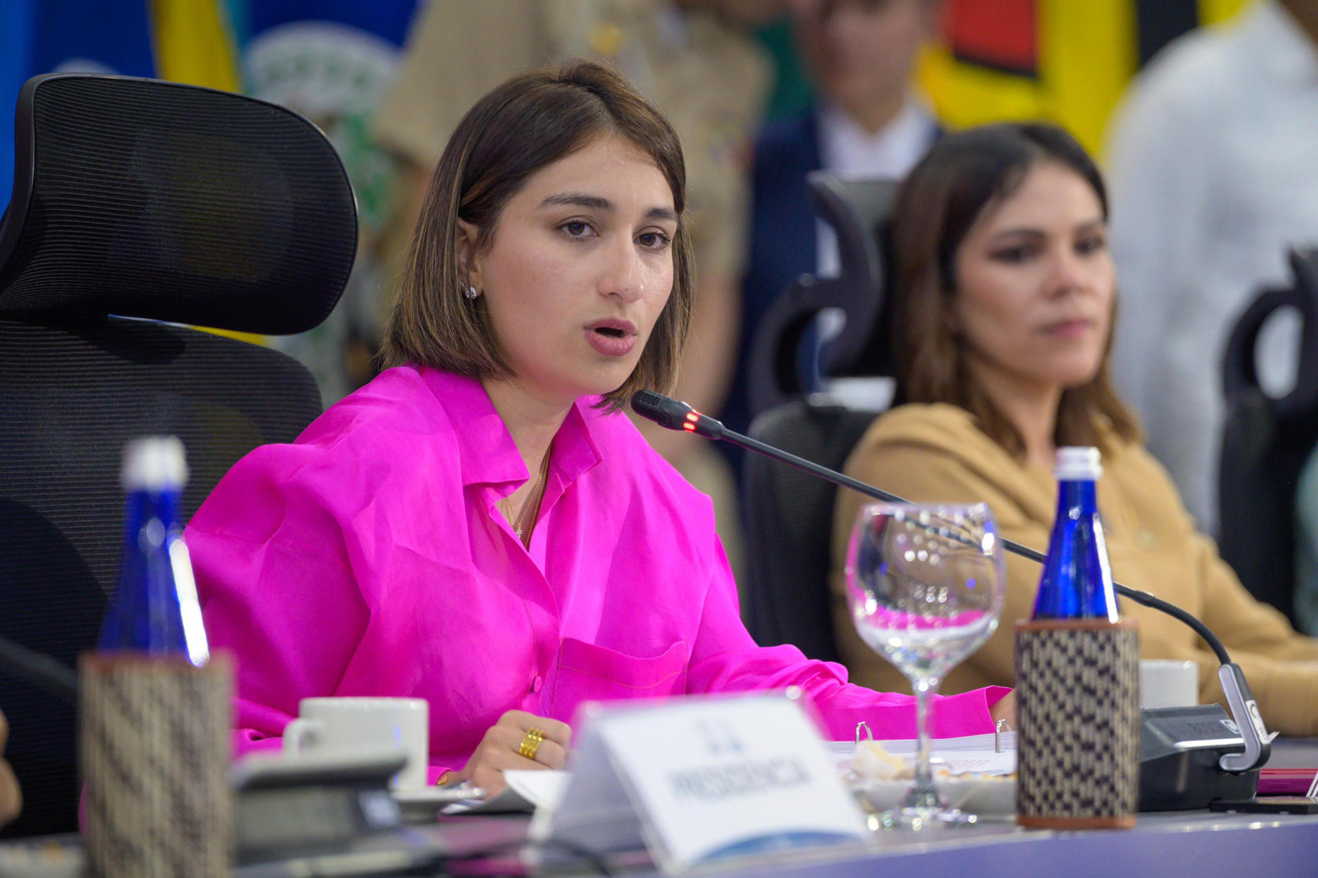 Fotografía cedida por la Cancillería de Colombia que muestra a la canciller colombiana Laura Sarabia hablando este viernes durante la instalación de la cumbre de jefes de estado de la Asociación de Estados del Caribe (AEC) en Montería (Colombia). EFE/ Cancillería de Colombia
