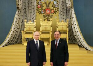 El presidente ruso, Vladimir Putin (i), junto al primer ministro malasio, Anwar Ibrahim (d).
EFE/EPA/KONSTANTIN ZAVRAZHIN / POOL