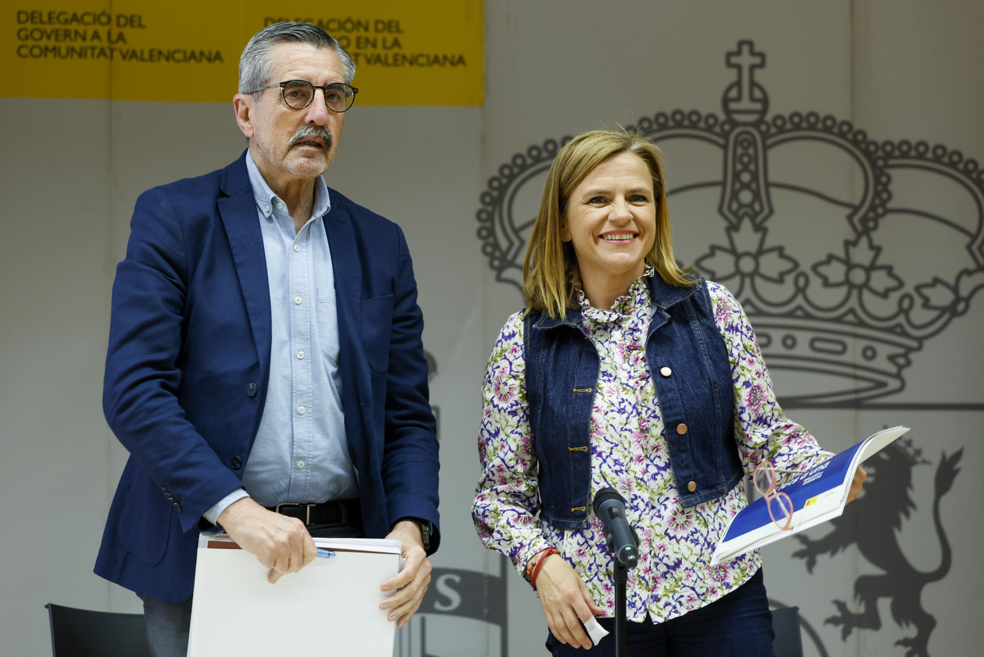 La delegada del Gobierno en la Comunitat Valenciana, Pilar Bernabé, acompañada por el comisionado del Gobierno para la reconstrucción, José María Ángel, durante su comparecencia en la que han hecho balance de la acción del Gobierno de España seis meses después de las inundaciones causadas por la dana del 29 de octubre. EFE/Ana Escobar