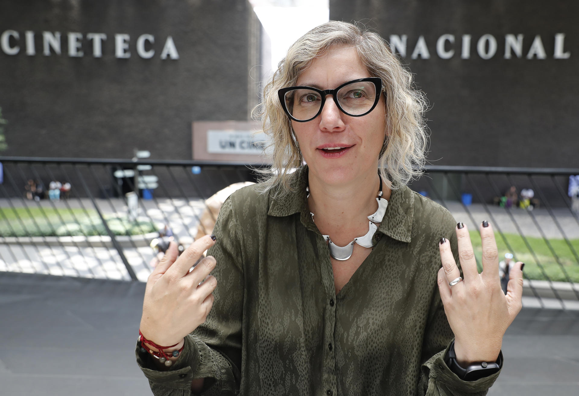 La directora de cine y profesora del Departamento de Estudios Socioculturales del ITESO, Alana Simões, habla durante una entrevista con EFE en Ciudad de México (México). EFE/ Mario Guzmán
