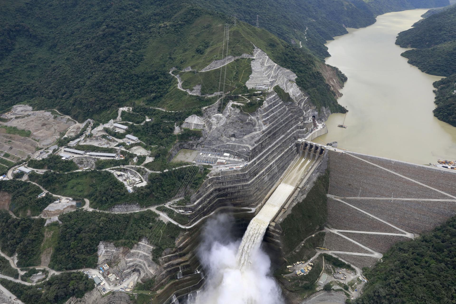 Fotografía aérea de archivo de una vista general de la hidroeléctrica Hidroituango, ubicada sobre el río Cauca entre los municipios de Ituango y Puerto Valdivia, en el departamento de Antioquia (Colombia). EFE/Carlos Ortega