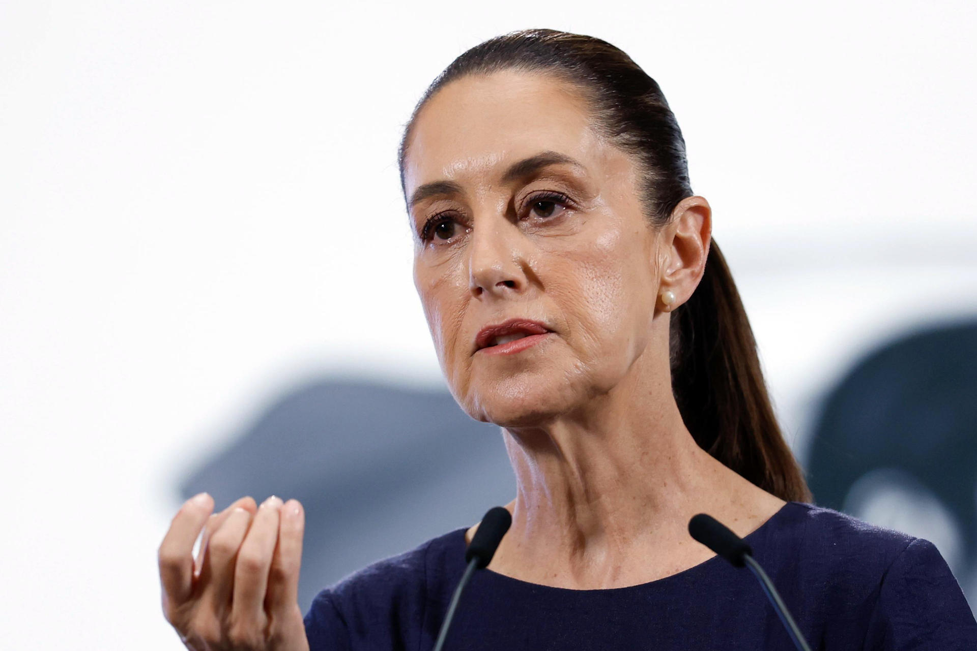 La presidenta de México Claudia Sheinbaum, participa este lunes durante su conferencia de prensa en Palacio Nacional de la Ciudad de México (México). EFE/ Sáshenka Gutiérrez