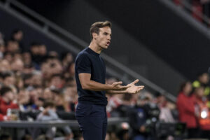 El entrenador del Rayo Vallecano, Íñigo Pérez. EFE/Javier Zorrilla