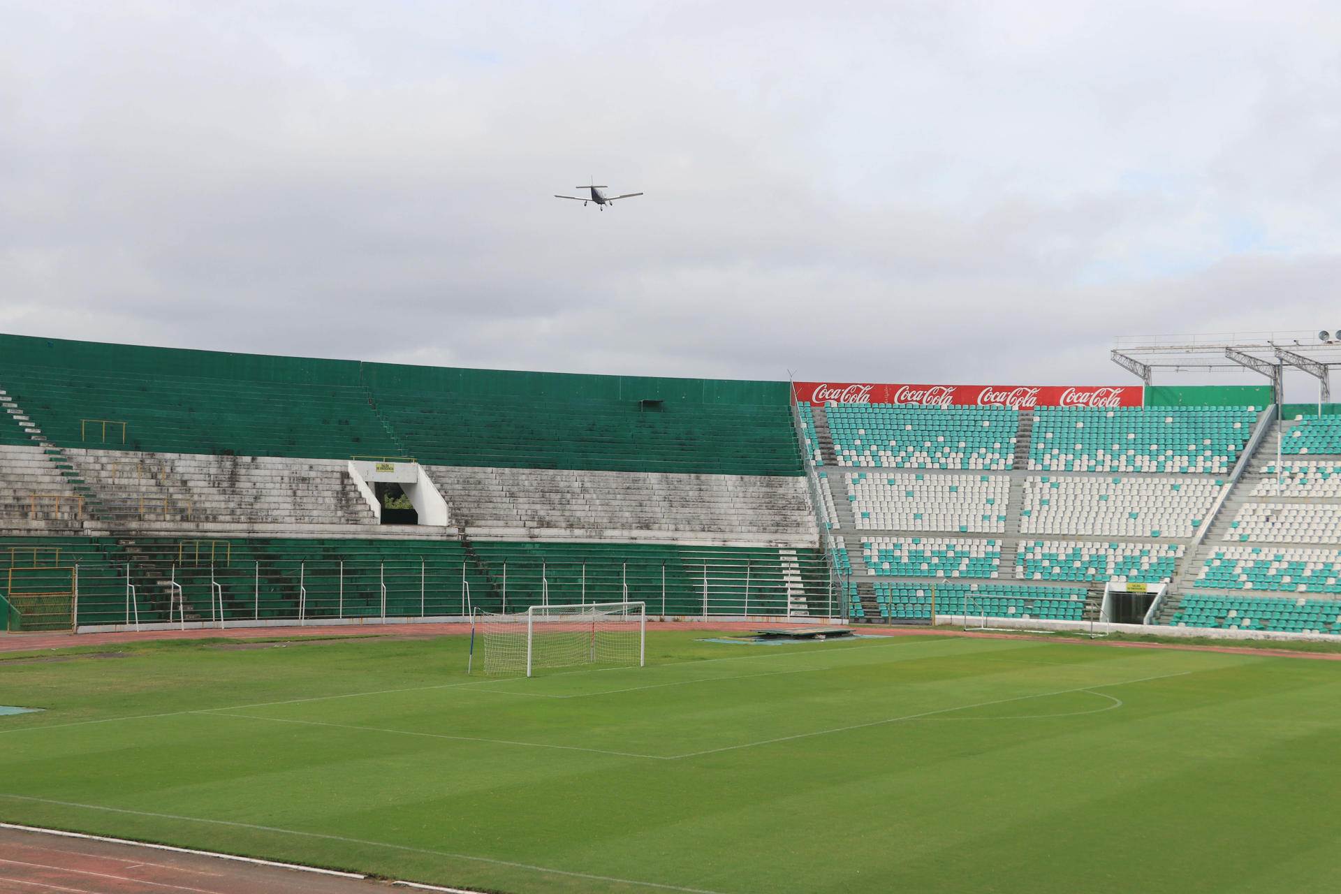 Vista del estadio Ramón 'Tahuichi' Aguilera este martes, en Santa Cruz (Bolivia). EFE/Juan Carlos Torrejón