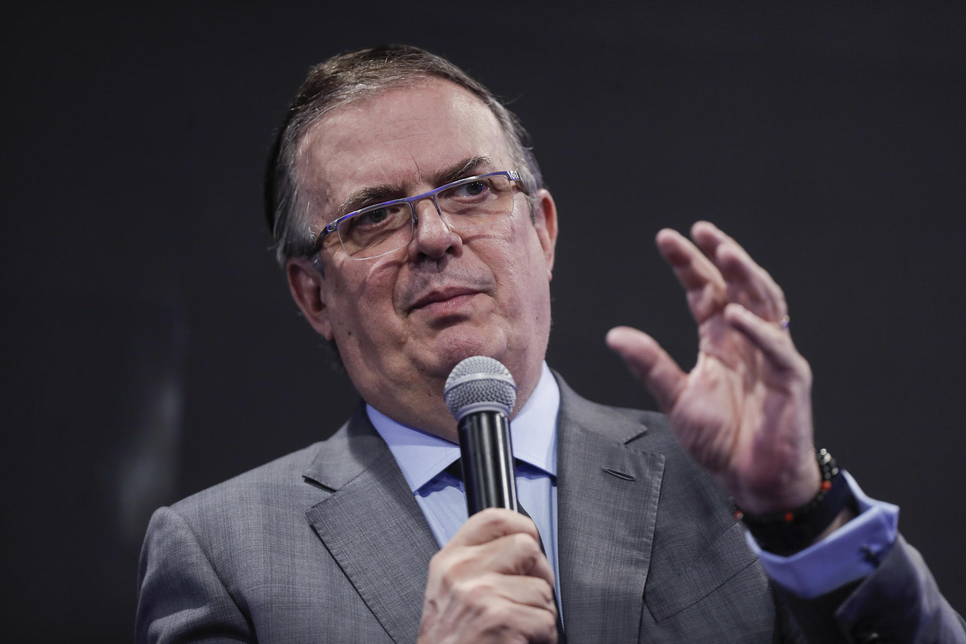 El secretario de Economía, Marcelo Ebrard, participa en la Reunión Nacional de Consejeros Regionales este martes, en Ciudad de México (México). EFE/ Isaac Esquivel