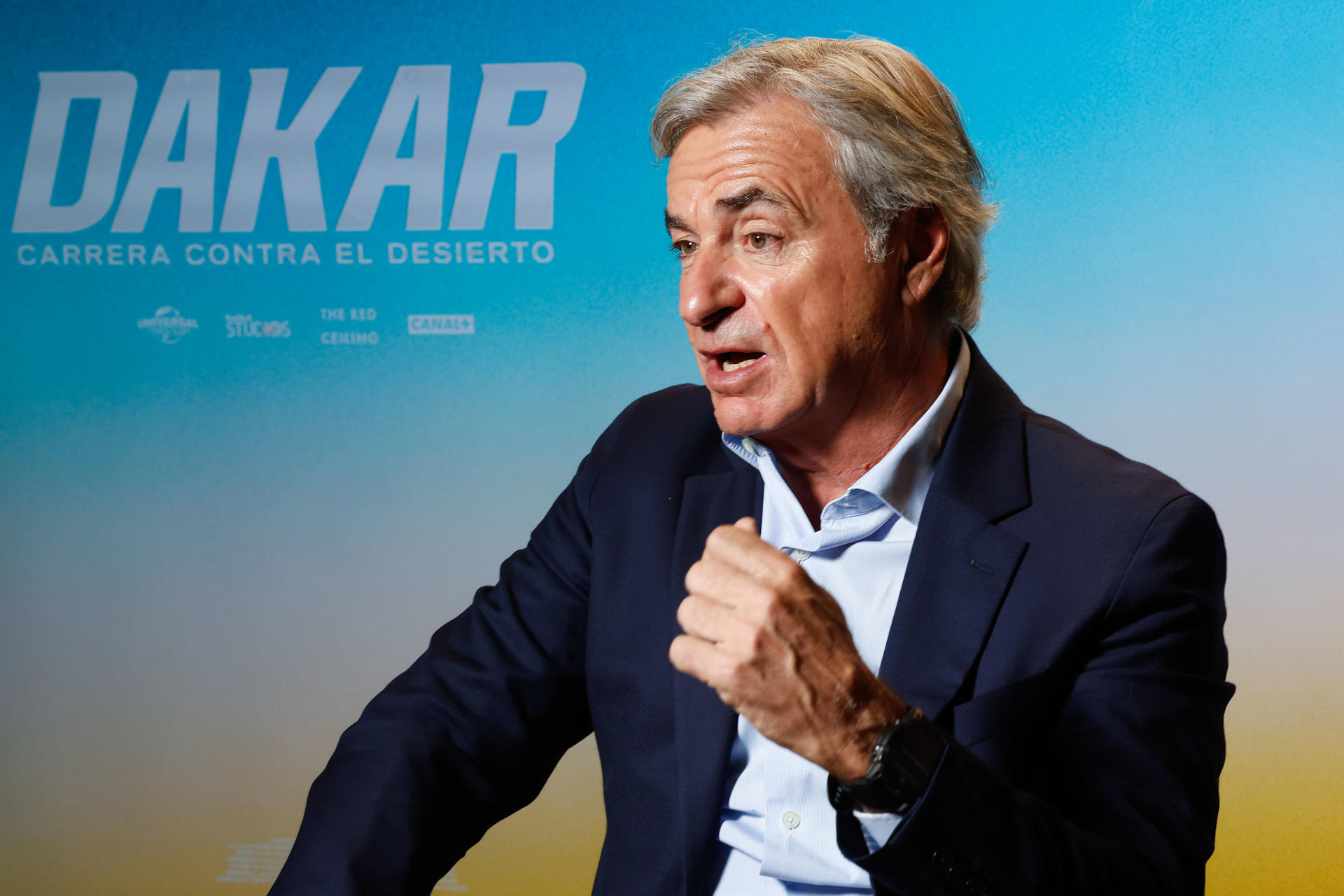 El piloto español de rallys Carlos Sainz, durante una entrevista con EFE, este miércoles, con motivo de la presentación del documental 'Dakar: Carrera contra el desierto'. EFE/J.P. Gandul
