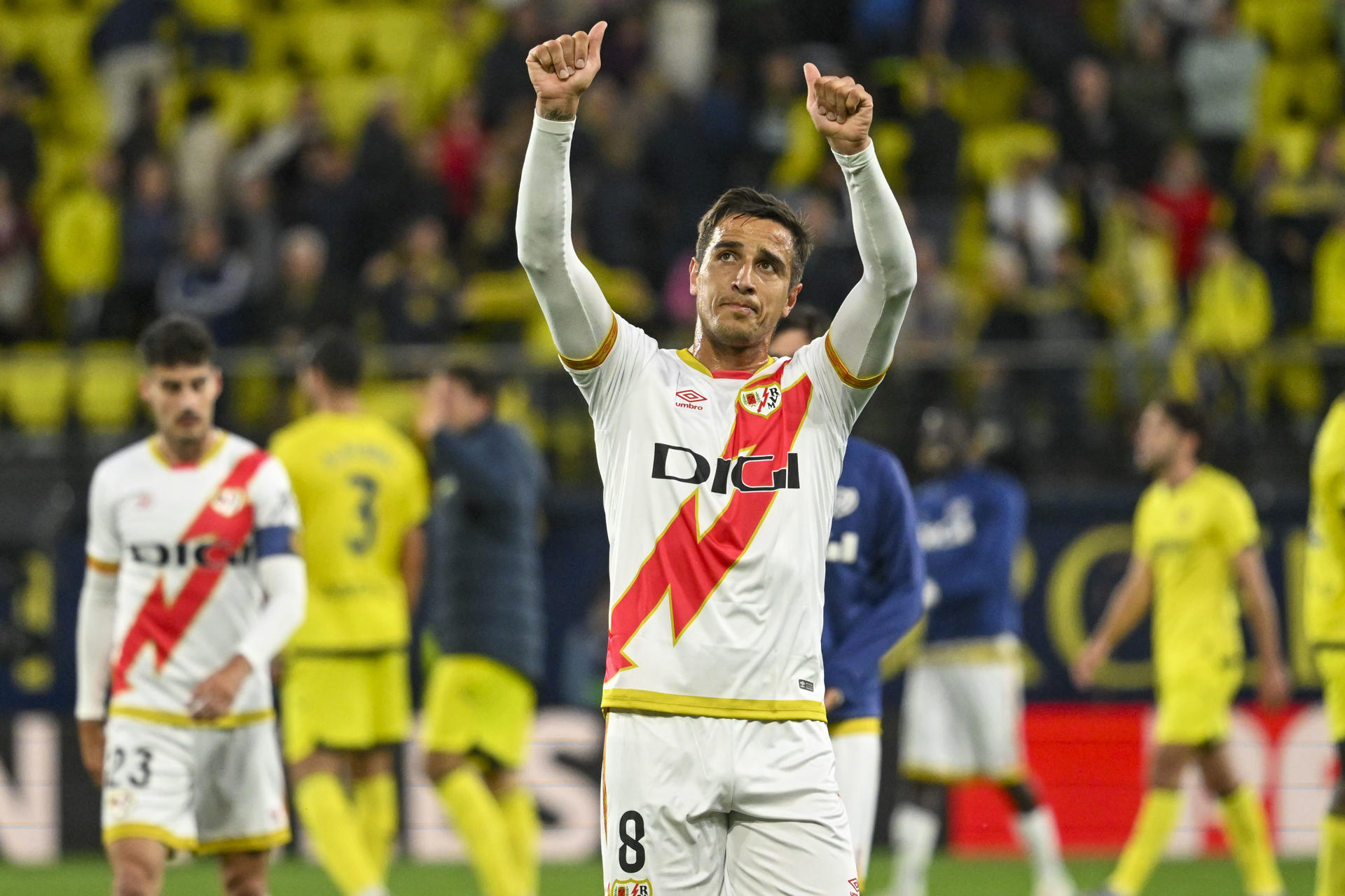 Foto de archivo del centrocampista argentino del Rayo Vallecano Óscar Trejo durante un encuentro de LaLiga EA Sports ante Villlareal CF en el estadio de La Cerámica. EFE/Andreu Esteban.
