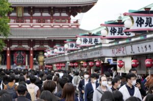 Imagen de archivo de una calle comercial de Tokio.EFE/EPA/FRANCK ROBICHON