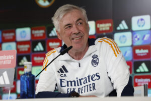 El entrenador italiano Carlo Ancelotti, durante la rueda de prensa tras su último entrenamiento en la ciudad deportiva de Valdebebas como técnico del Real Madrid. EFE/ Chema Moya