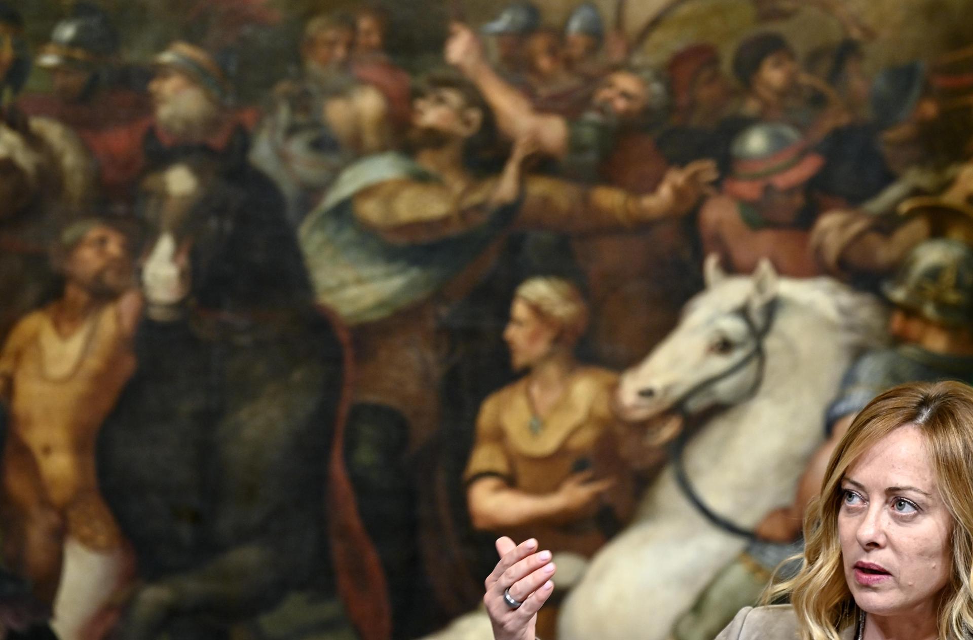 - La primera ministra italiana Giorgia Meloni habla en una conferencia de prensa conjunta con su homólogo danés (no en la foto) después de su reunión en el Palazzo Chigi en Roma, Italia, el 22 de mayo de 2025. (Dinamarca, Italia, Roma) EFE/EPA/RICCARDO ANTIMIANI