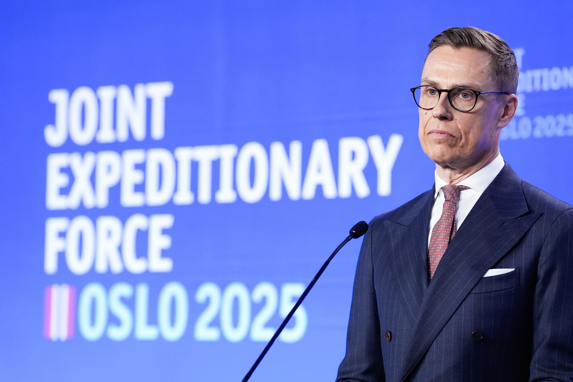 El presidente de Finlandia, Alexander Stubb, ofrece una conferencia de prensa en relación con la cumbre de líderes de la Fuerza Expedicionaria Conjunta (JEF) sobre seguridad en Oslo, Noruega, el 9 de mayo de 2025. La JEF es una colaboración en intereses de política de seguridad entre varias naciones del norte de Europa. (Finlandia, Noruega) EFE/EPA/LISE ASERUD NORWAY OUT
