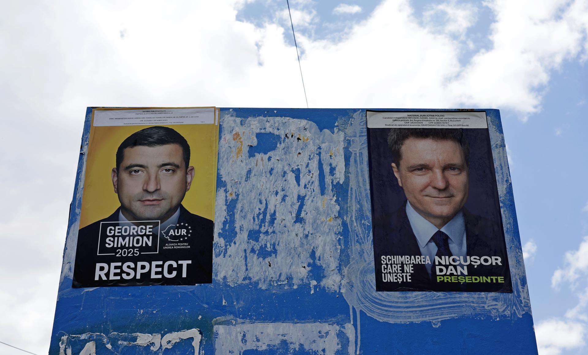 La segunda vuelta presidencial en Rumanía enfrenta este domingo a dos figuras antagónicas: George Simion, un ultranacionalista que utiliza la provocación y las emociones como herramienta política, y Nicusor Dan, un matemático proeuropeo con un estilo discreto, incluso frío. EFE/EPA/ROBERT GHEMENT