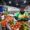 Personas trabajan seleccionando flores en el cultivo Esmeralda Farms, el 29 de abril de 2025 en el sector del Quinche (Ecuador). EFE/José Jácome