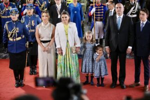 Fotografía de archivo que muestra a la vicepresidenta de Ecuador, María José Pinto (3-i) . EFE/ Gianna Benalcazar