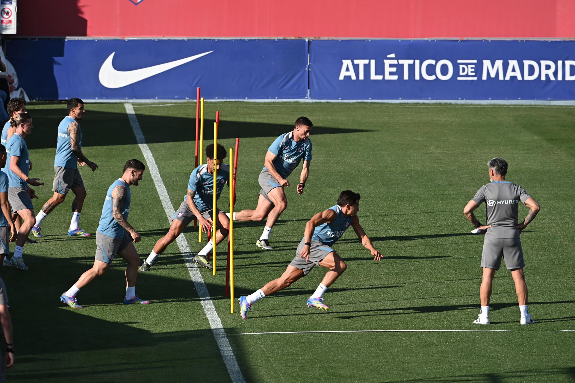 Los jugadores del Atlético de Madrid, durante el entrenamiento de este sábado. EFE/ Fernando Villar
