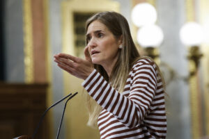 La vicepresidenta tercera y ministra para la Transición Ecológica y el Reto Demográfico, Sara Aagesen durante el pleno celebrado este miércoles en el Congreso. EFE/ Juan Carlos Hidalgo