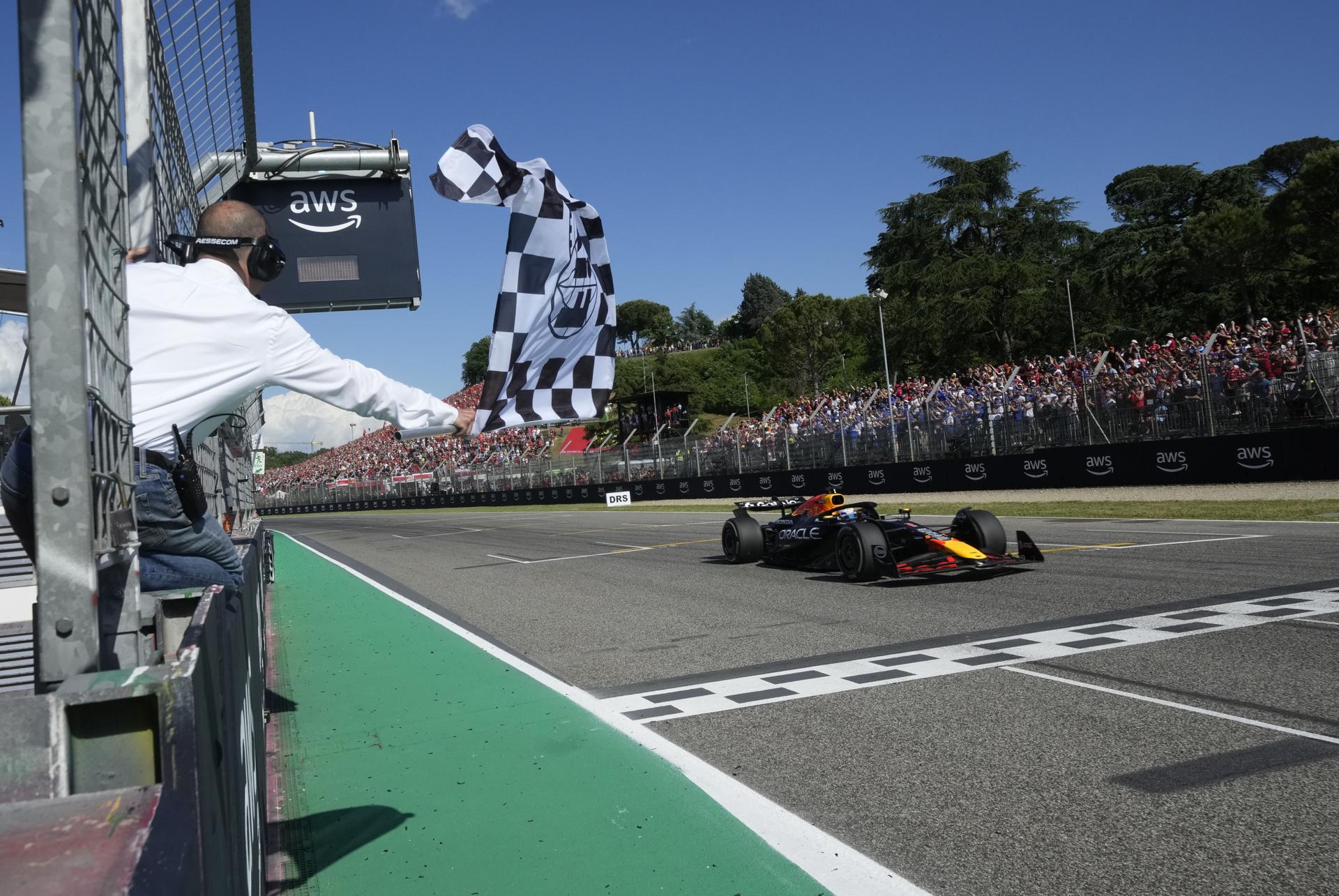 El cuádruple campeón del mundo neerlandés Max Verstappen (Red Bull) Men el circuito de Imola (Italia).EFE/EPA/Luca Bruno
