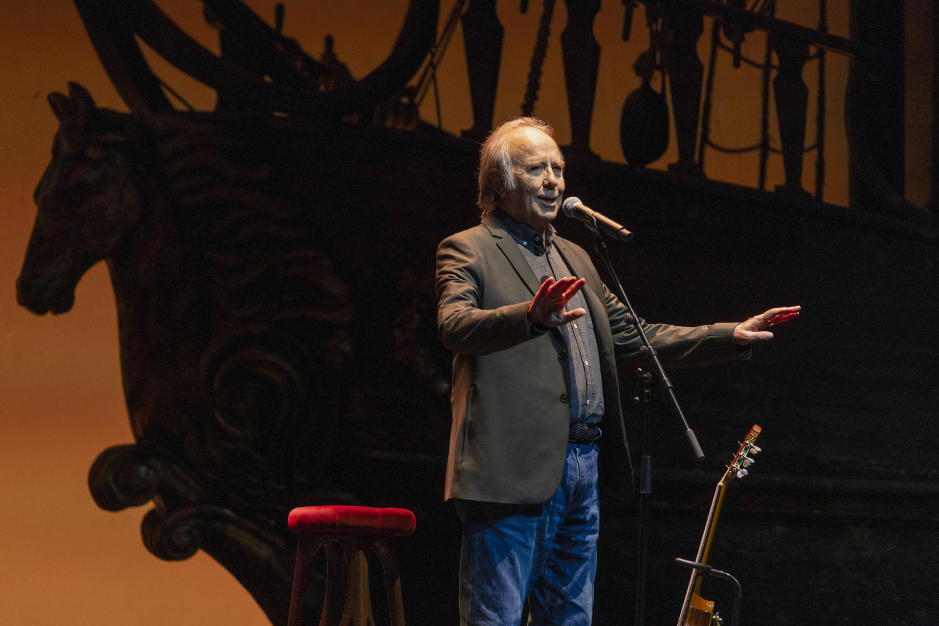 El cantautor Joan Manuel Serrat esta semana en el Teatro Victoria de Barcelona. EFE/Marta Pérez.