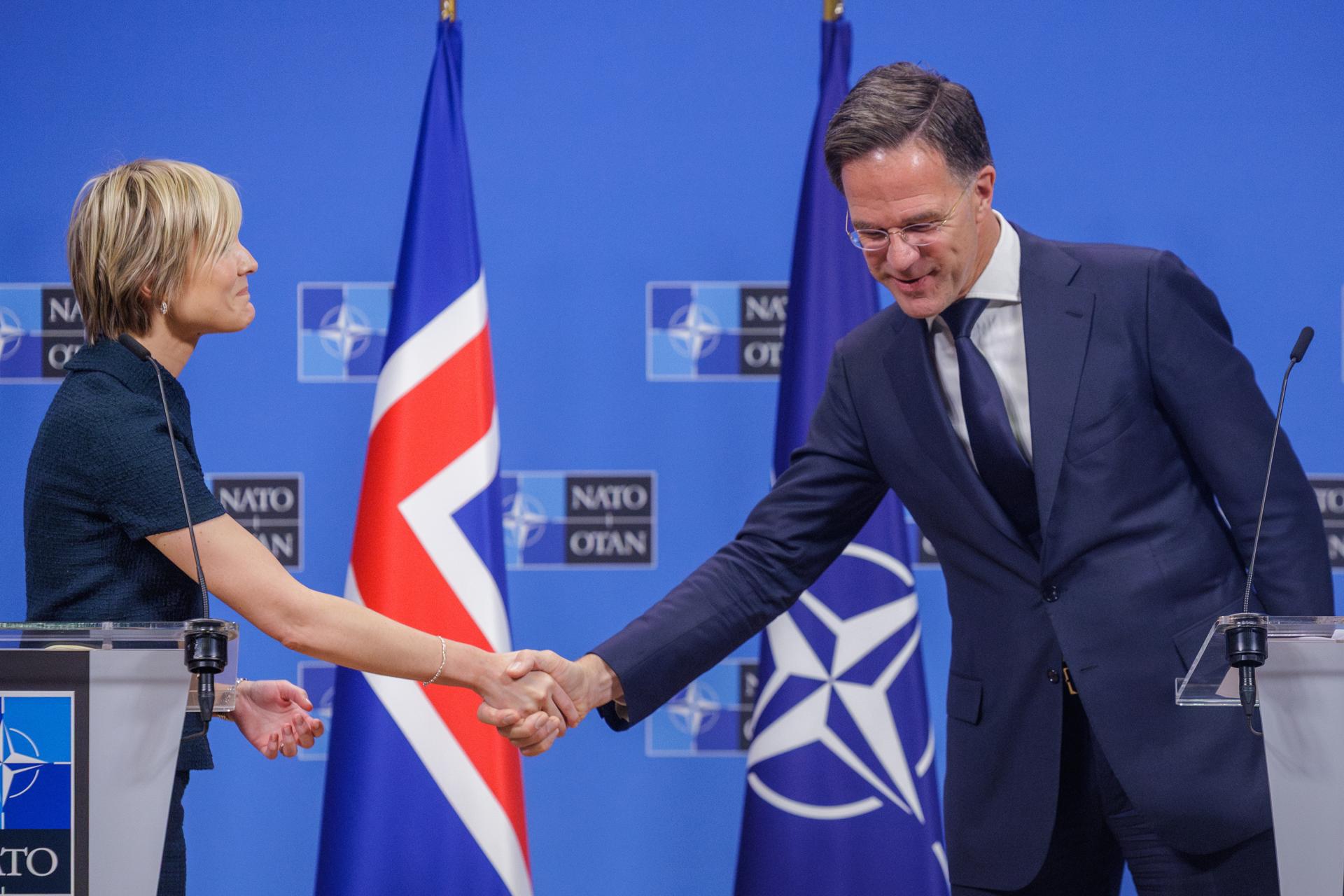 El secretario general de la OTAN, Mark Rutte (D) y la primera ministra de Islandia, Kristrun Frostadottir, ofrecen una conferencia de prensa en la sede de la OTAN en Bruselas, Bélgica, el 28 de mayo de 2025. (Bélgica, Islandia, Bruselas)
EFE/EPA/OLIVIER MATTHYS