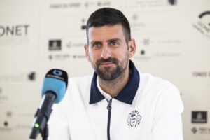 El tenista serbio Novak Djokovic durante la rueda de prensa en Ginébra, Suiza. EFE/EPA/CYRIL ZINGARO