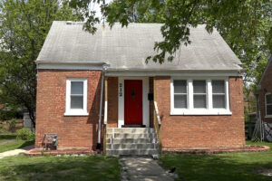 Captura de video que muestra la casa donde el papa León XIV pasó sus primeros años en Chicago (Estados Unidos) y que salió a subasta a un precio inicial de 250.000 dólares, en una puja que puede ir subiendo hasta el 18 de junio, cuando se cierra el plazo. EFE/ Alberto Boal