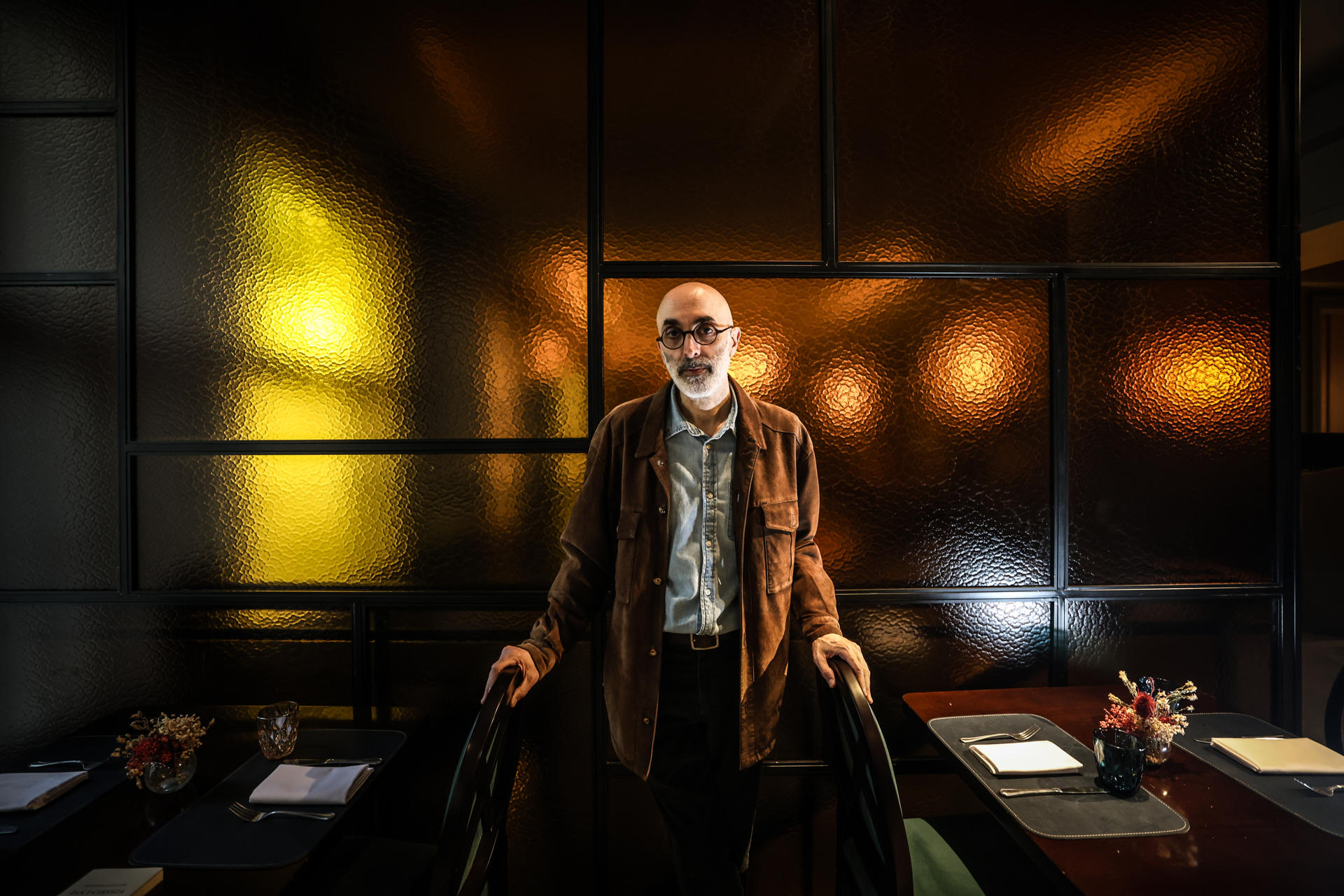 Fotografía del escritor guatemalteco Eduardo Halfon posando durante una entrevista con EFE, en Buenos Aires (Argentina). EFE/ Juan Roncoroni