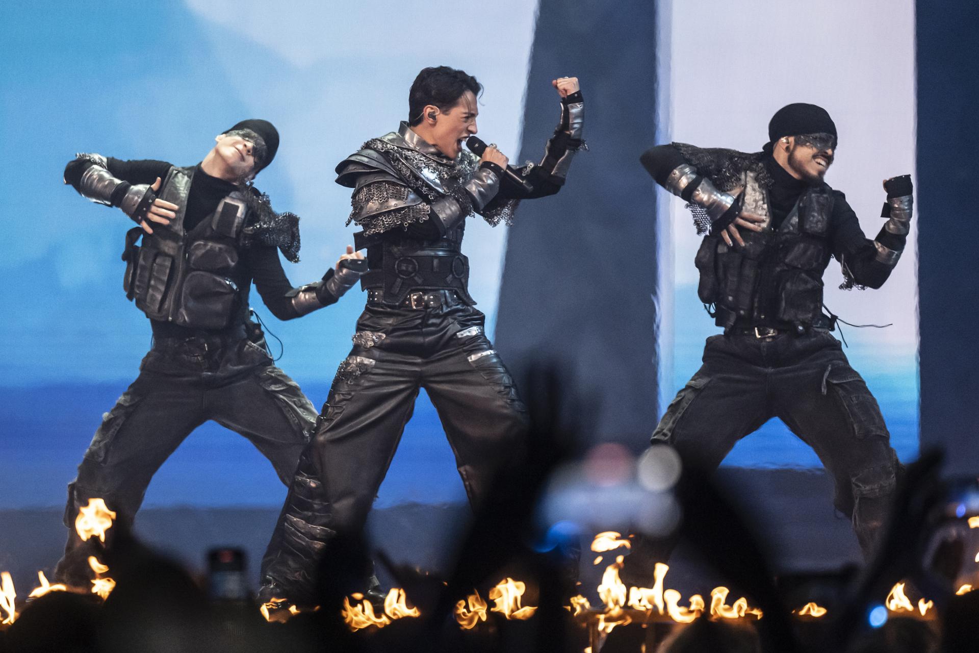 El joven noruego con raíces españolas Kyle Alessandro, con su canción 'Lighter', abrirá mañana sábado la final de Eurovisión 2025. EFE/EPA/GEORGIOS KEFALAS