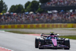 El piloto argentino del equipo Alpine Franco Colapinto, durante la clasificación de la Q3 previa al Gran Premio de España de Fórmula 1 que se celebra, este sábado, en el circuito de Barcelona-Cataluña en Montmeló (Barcelona).EFE/ Siu Wu