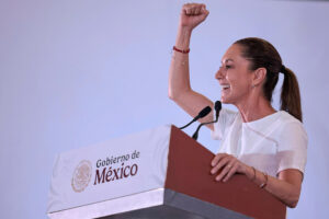 Fotografía cedida por la Presidencia de México de la mandataria mexicana, Claudia Sheinbaum, durante una gira de trabajo en Baja California (México). EFE/Presidencia de México/SOLO USO EDITORIAL/SOLO DISPONIBLE PARA ILUSTRAR LA NOTICIA QUE ACOMPAÑA (CRÉDITO OBLIGATORIO)