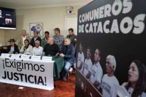 Las víctimas de abusos físicos, psicológicos, sexuales y económicos de la organización religiosa de origen peruano Sodalicio de Vida Cristana (SVC), ofrecen una rueda de prensa en Lima (Perú). EFE/ Paolo Aguilar