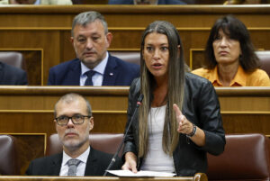 La portavoz de Junts, Míriam Nogueras, interviene en la sesión de control al Ejecutivo que este miércoles celebra el Congreso. EFE/ Chema Moya