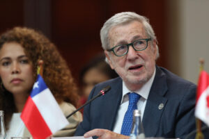 Fotografía de archivo del ministro de Relaciones Exteriores de Chile, Alberto van Klaveren. EFE/ Paolo Aguilar